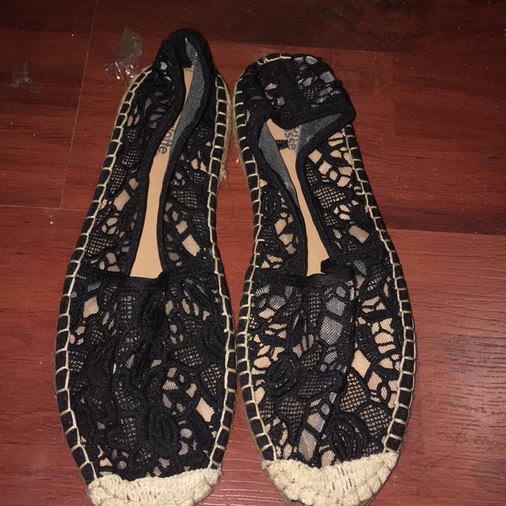 Cute black flats .